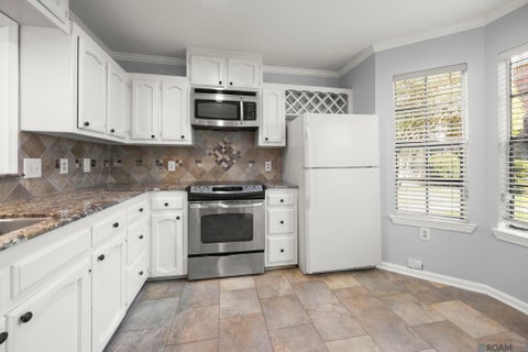 Townhouse For Sale - 9817 Siegen Ln<br/> Saint George, LA 70810