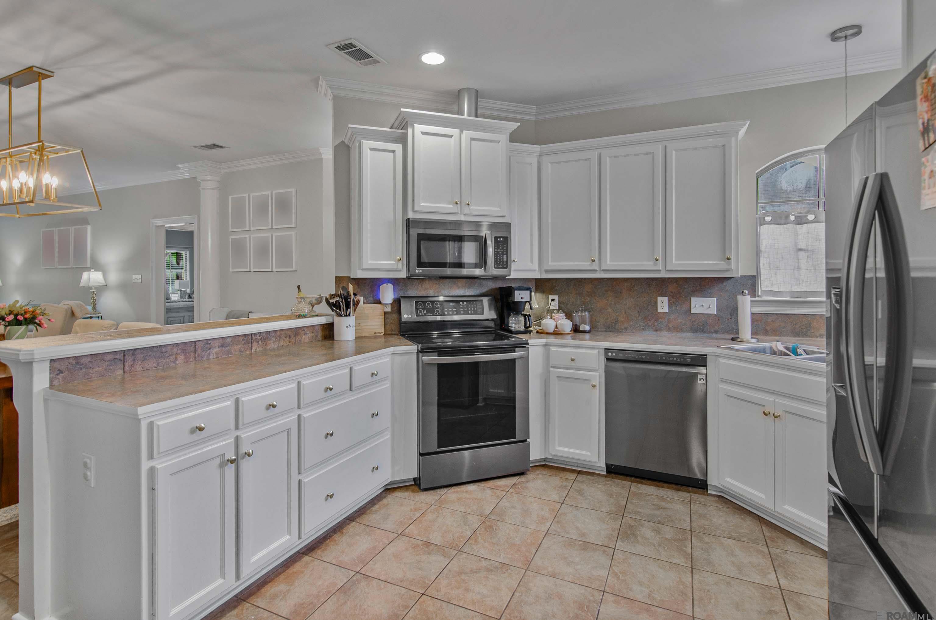 2351 Woodbend Dr, Zachary, Louisiana image 8