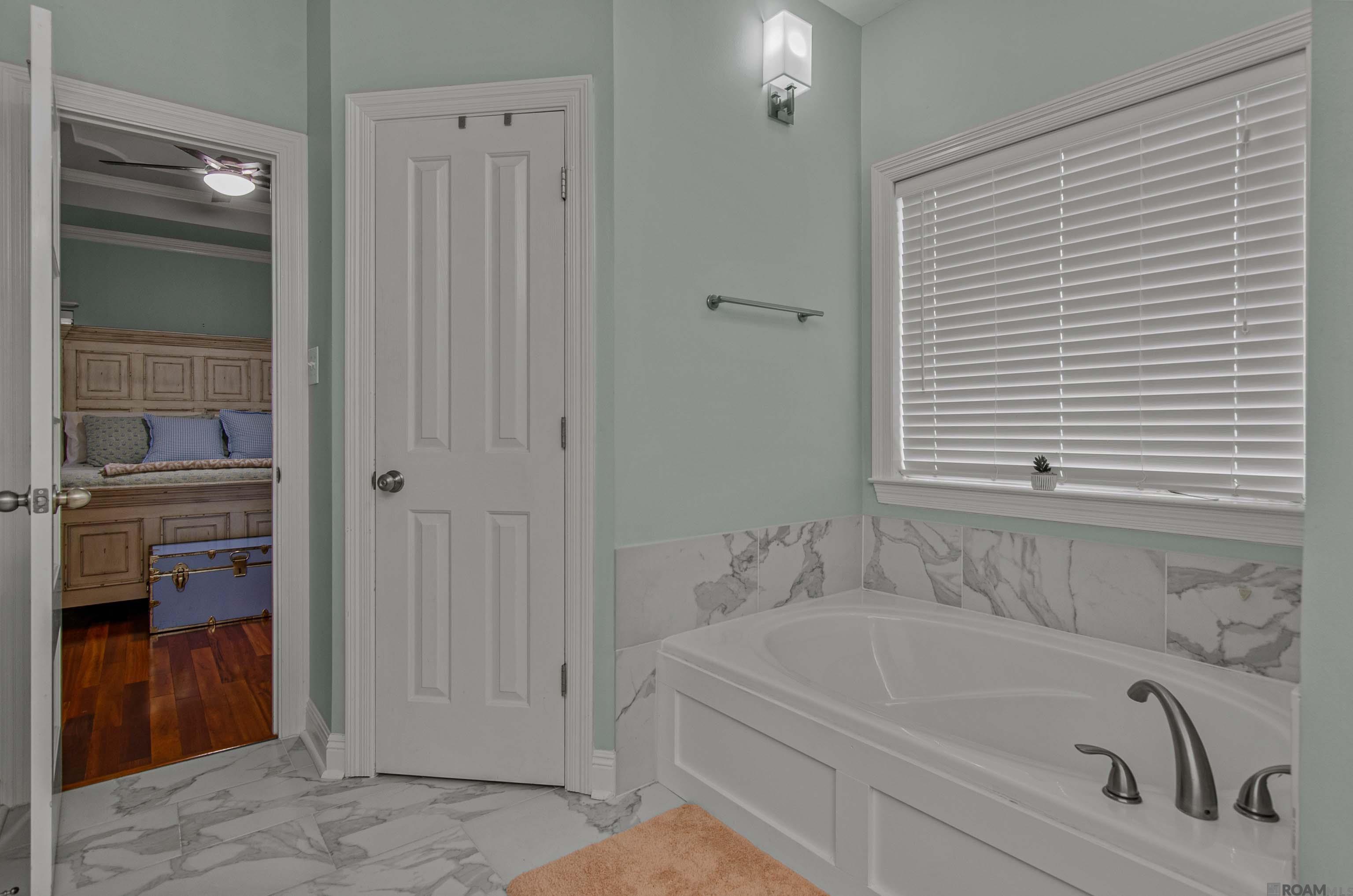 2351 Woodbend Dr, Zachary, Louisiana image 11