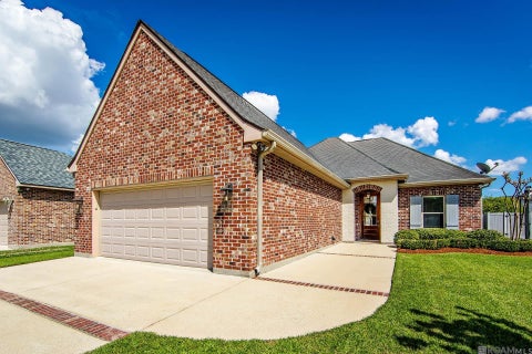 Homes For Sale - 204 Abby Lake Drive<br/> Thibodaux, LA 70301