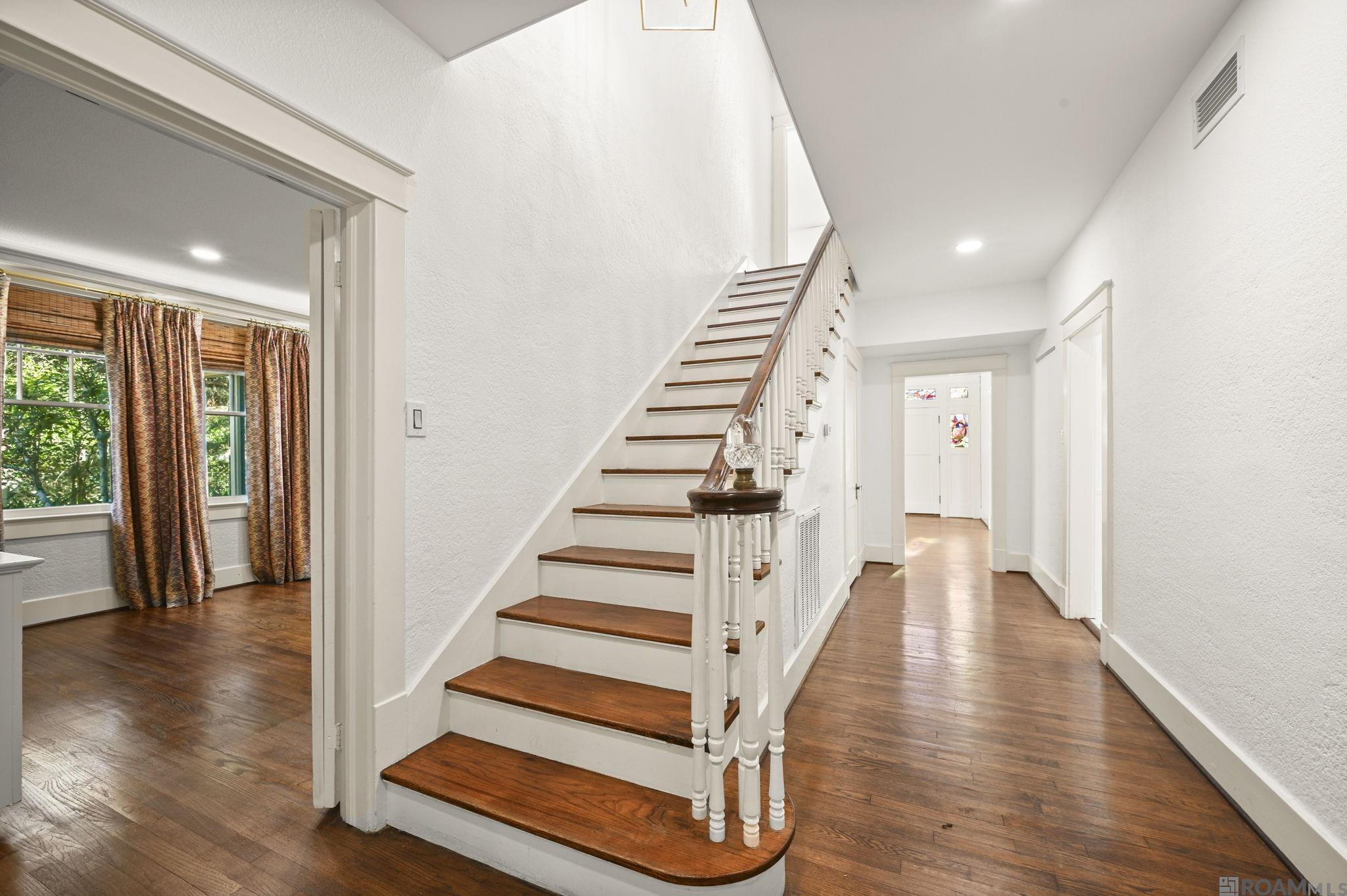 Baton Rouge, Louisiana, 70808, United States, 5 Bedrooms Bedrooms, ,4 BathroomsBathrooms,Residential,Active,2007075