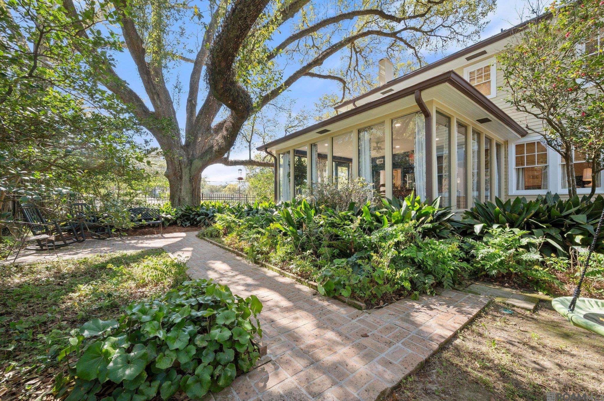 Baton Rouge, Louisiana, 70808, United States, 5 Bedrooms Bedrooms, ,4 BathroomsBathrooms,Residential,Active,2007075