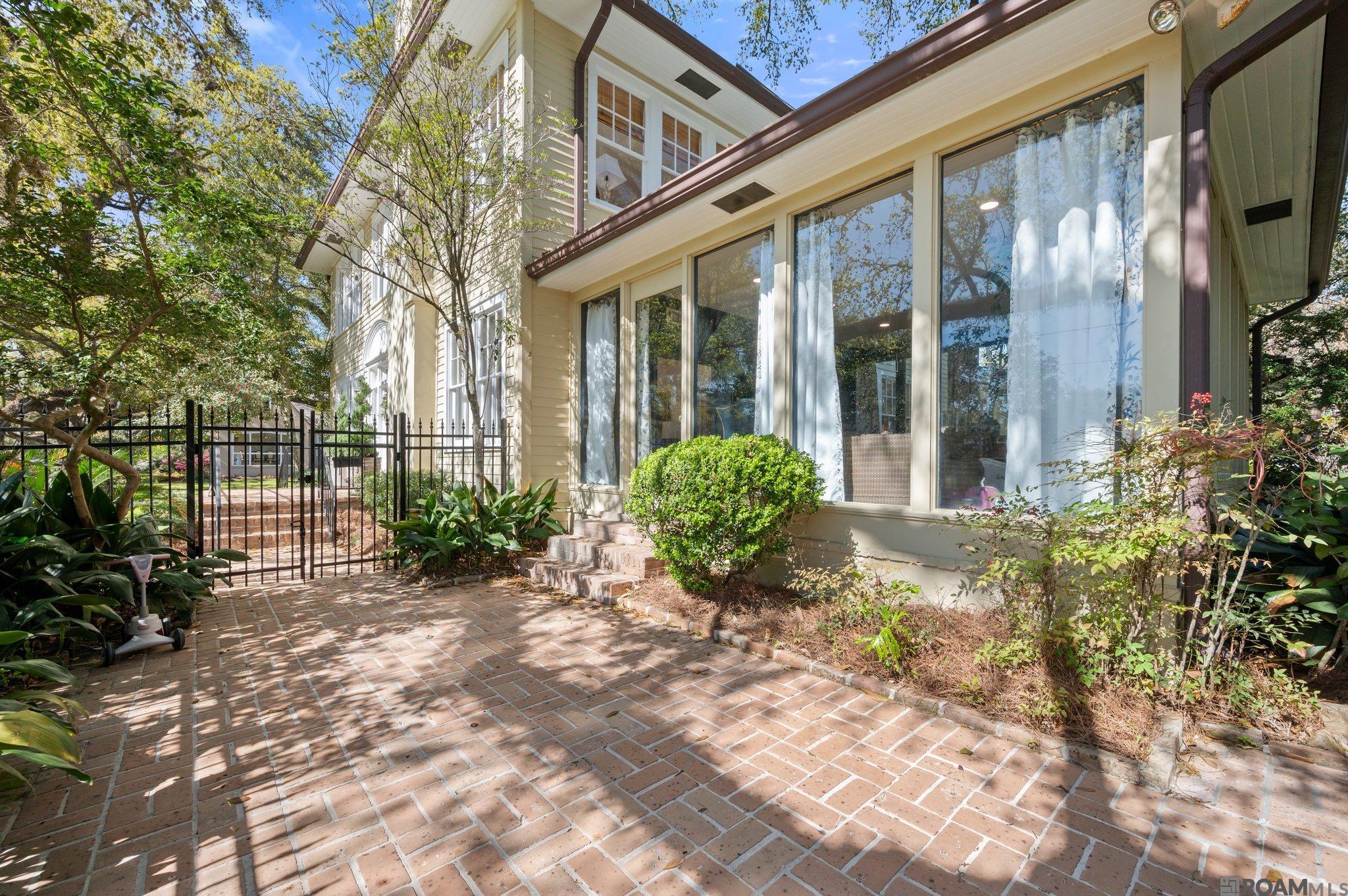 Baton Rouge, Louisiana, 70808, United States, 5 Bedrooms Bedrooms, ,4 BathroomsBathrooms,Residential,Active,2007075