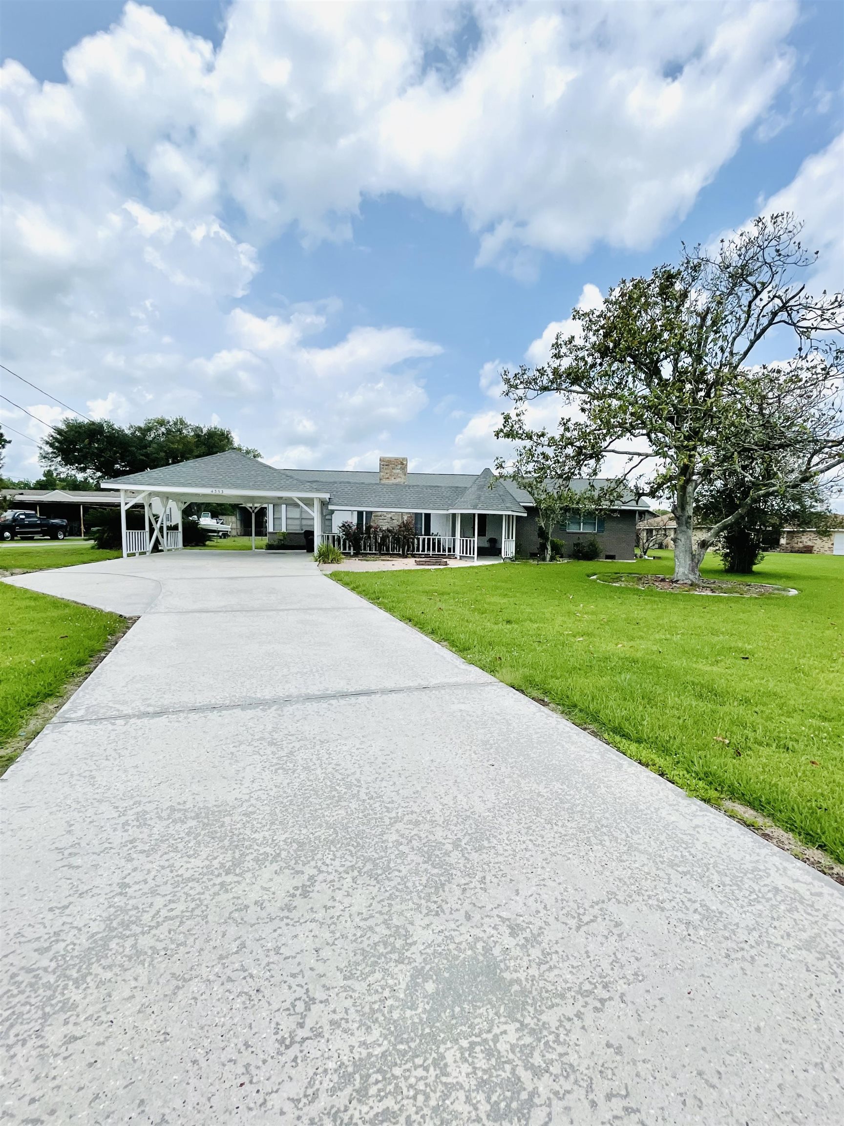 4353 Bayouside Dr, Houma, Louisiana image 2