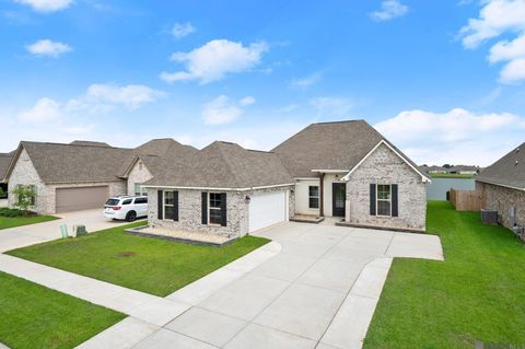 Homes For Sale - 41241 Coastline Ave<br/> Gonzales, LA 70737