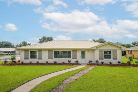 Homes For Sale - 301 Julia St<br/> Thibodaux, LA 70301