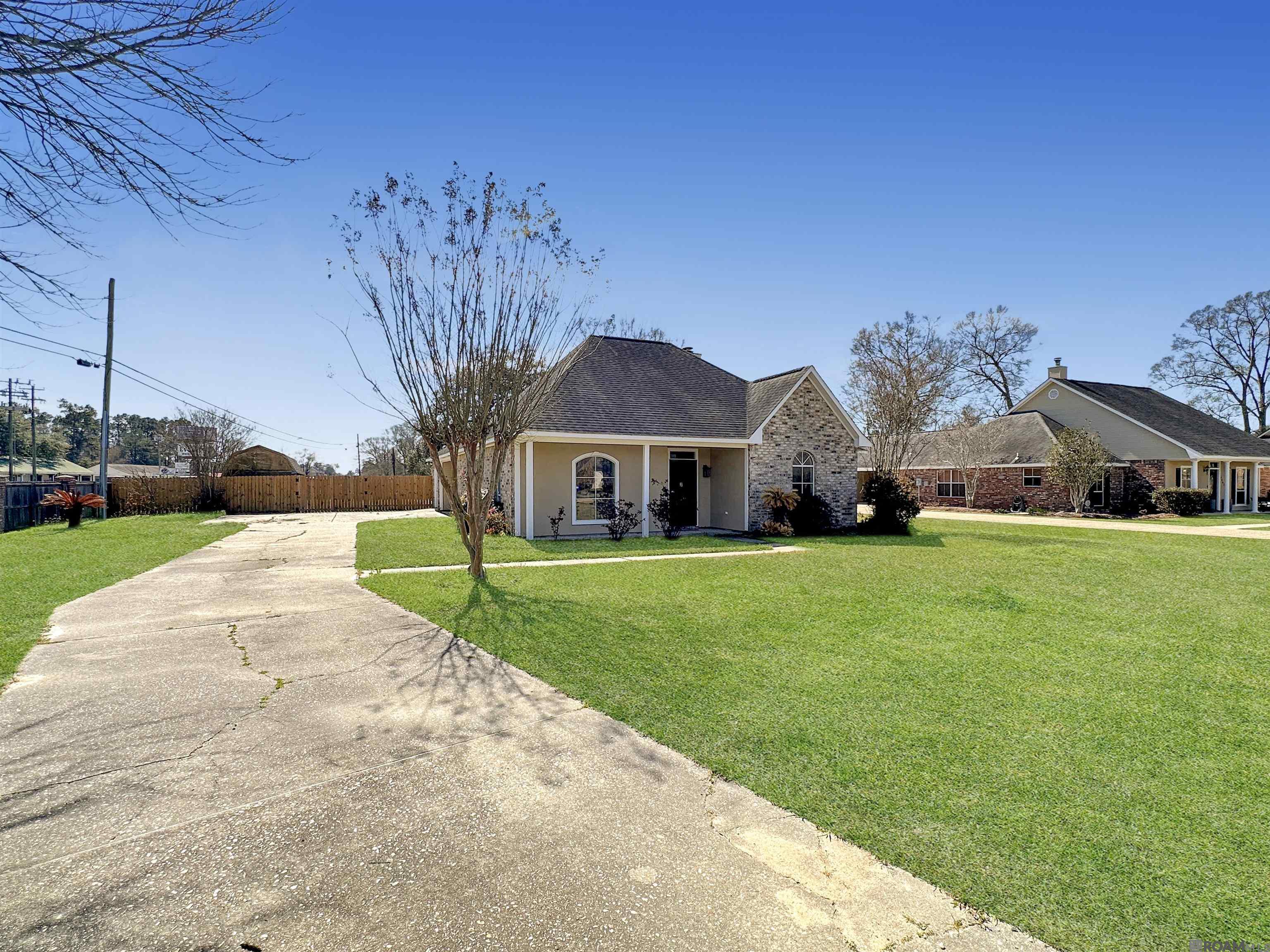 7994 Denham Chase Ave, Denham Springs, Louisiana image 1