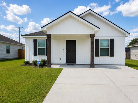 Homes For Sale - 200 Benjamin Dr<br/> Thibodaux, LA 70301