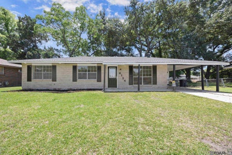 Homes For Sale - 6124 Glen Oaks Dr<br/> Baton Rouge, LA 70811