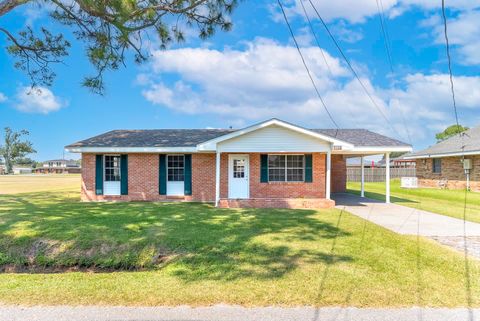 Homes For Sale - 1136 East Camellia Drive<br/> Thibodaux, LA 70301