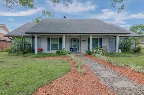 Homes For Sale - 14133 Woodland Ridge Ave<br/> Baton Rouge, LA 70816