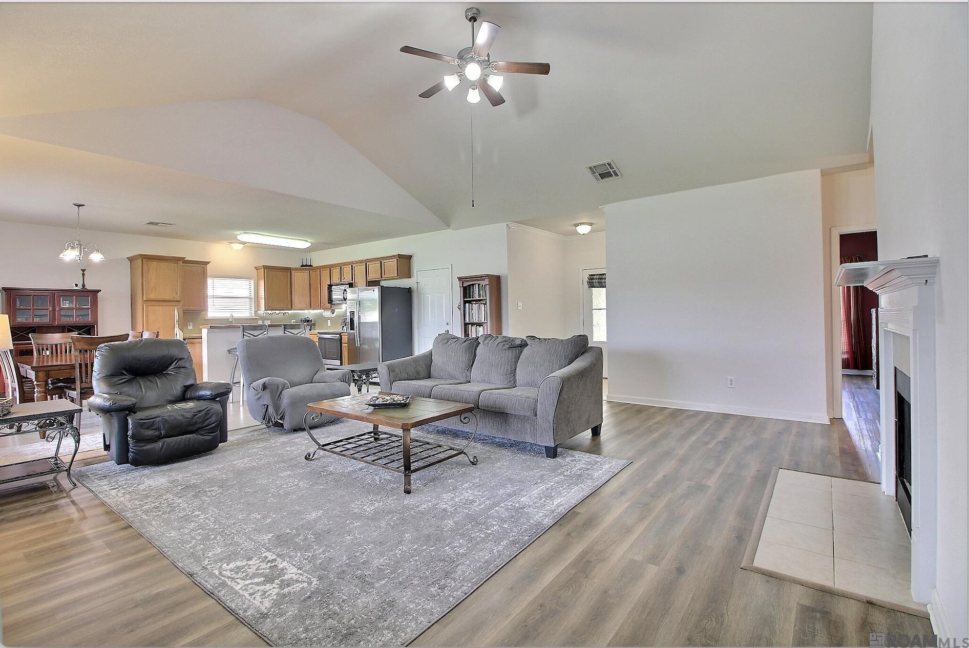 26373 Poplar Glen Dr, Denham Springs, Louisiana image 2