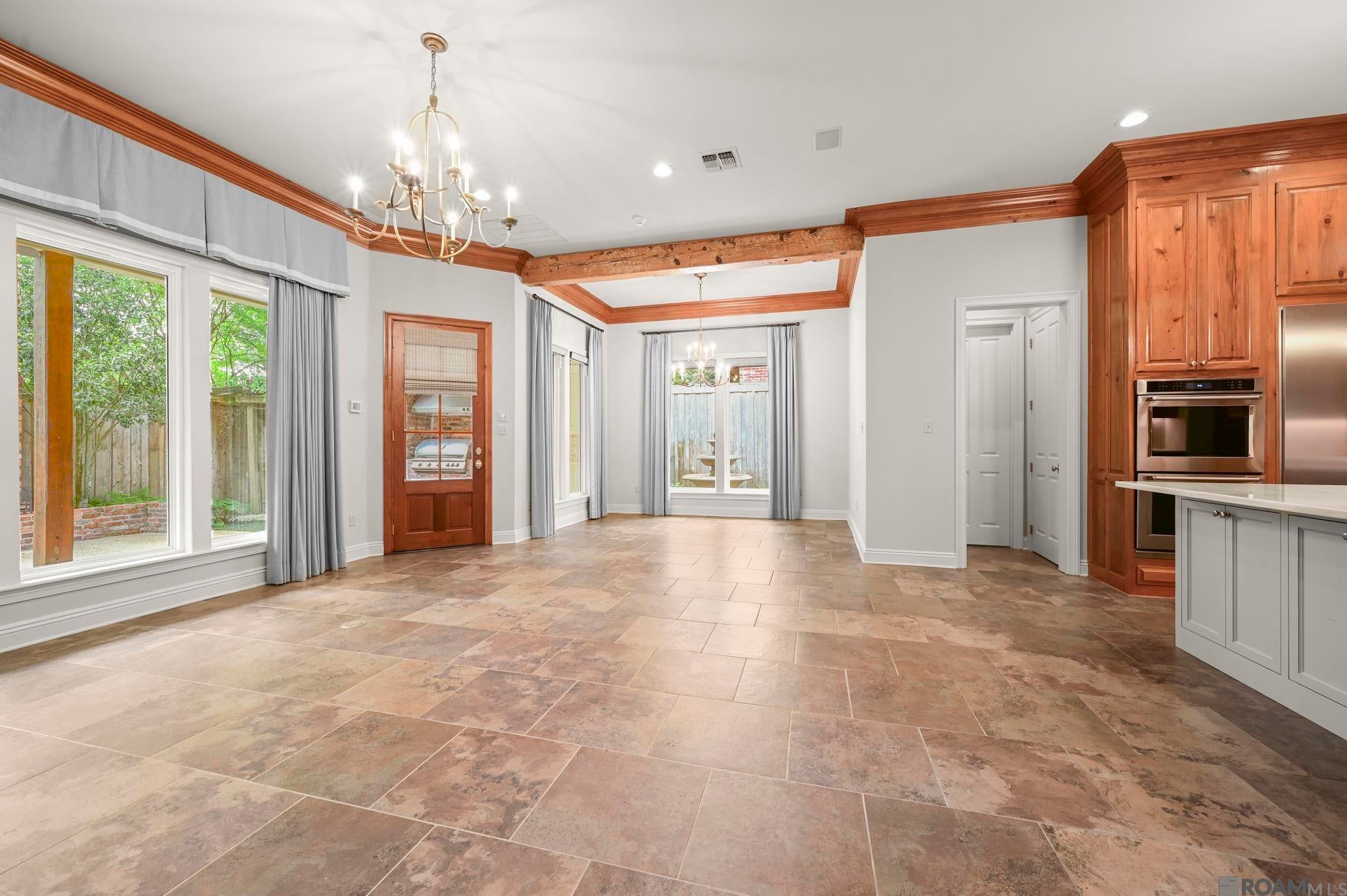 Baton Rouge, Louisiana, 70808, United States, 4 Bedrooms Bedrooms, ,5 BathroomsBathrooms,Residential,Active,2038944