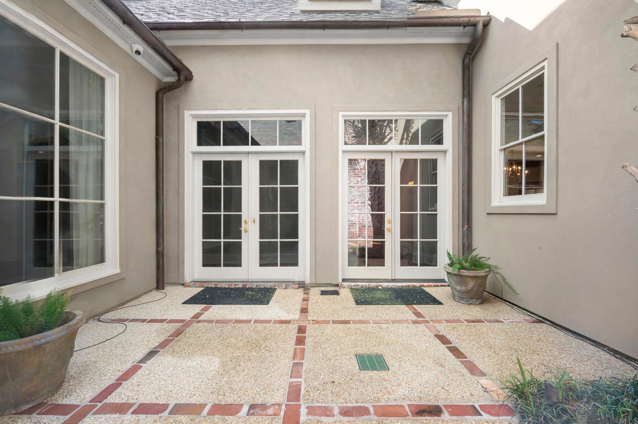 Baton Rouge, Louisiana, 70808, United States, 4 Bedrooms Bedrooms, ,5 BathroomsBathrooms,Residential,Active,2038944