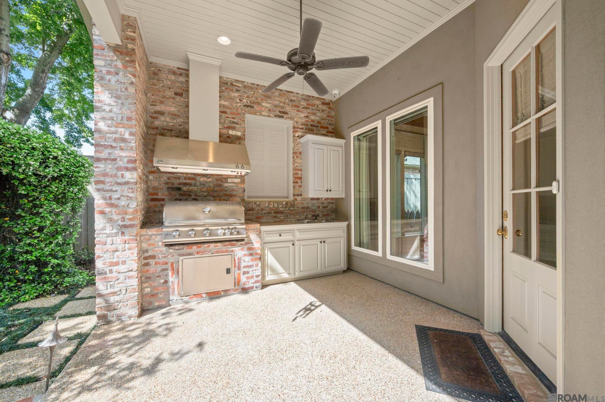 Baton Rouge, Louisiana, 70808, United States, 4 Bedrooms Bedrooms, ,5 BathroomsBathrooms,Residential,Active,2038944