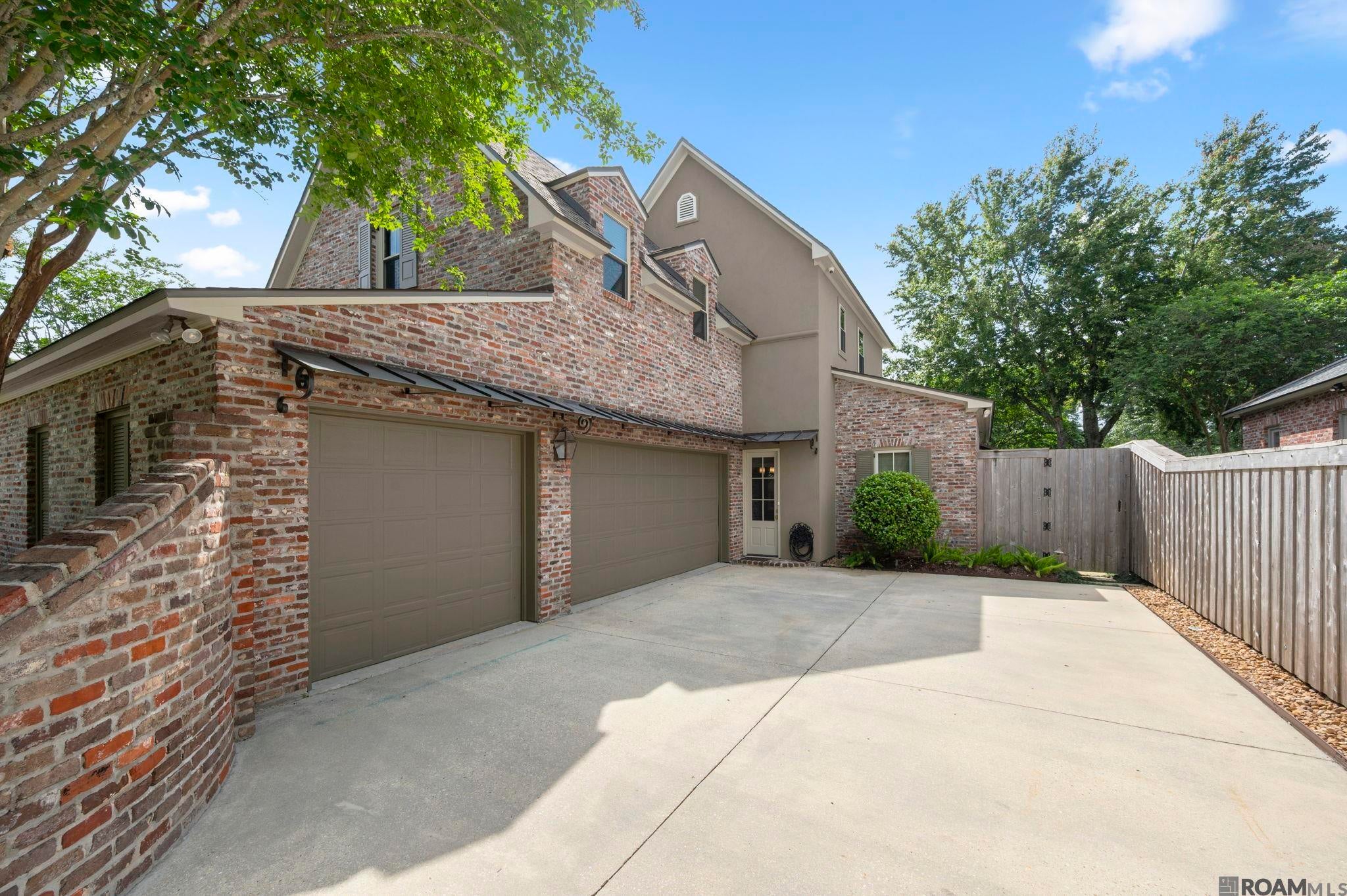 Baton Rouge, Louisiana, 70808, United States, 4 Bedrooms Bedrooms, ,5 BathroomsBathrooms,Residential,Active,2038944