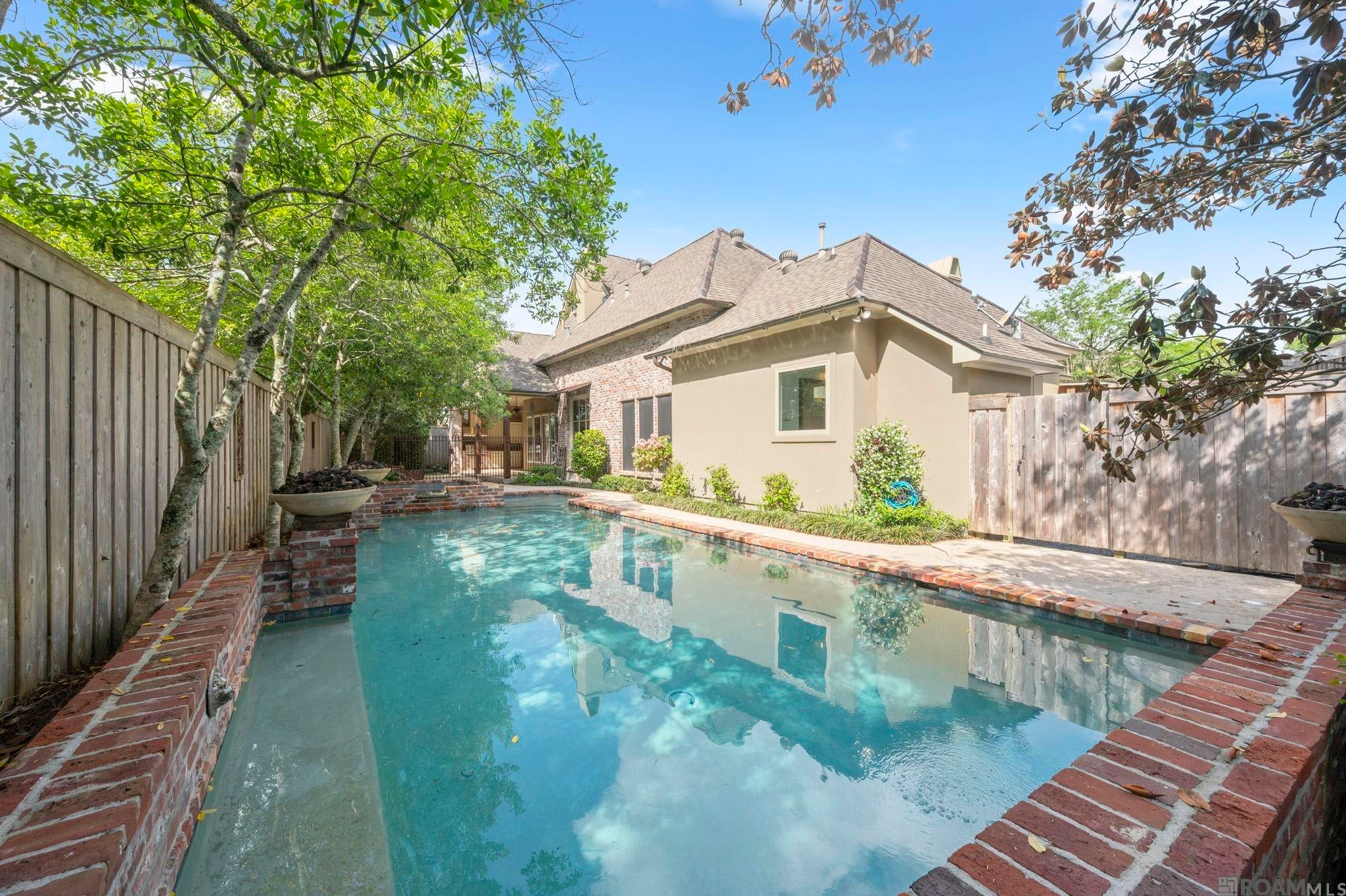 Baton Rouge, Louisiana, 70808, United States, 4 Bedrooms Bedrooms, ,5 BathroomsBathrooms,Residential,Active,2038944