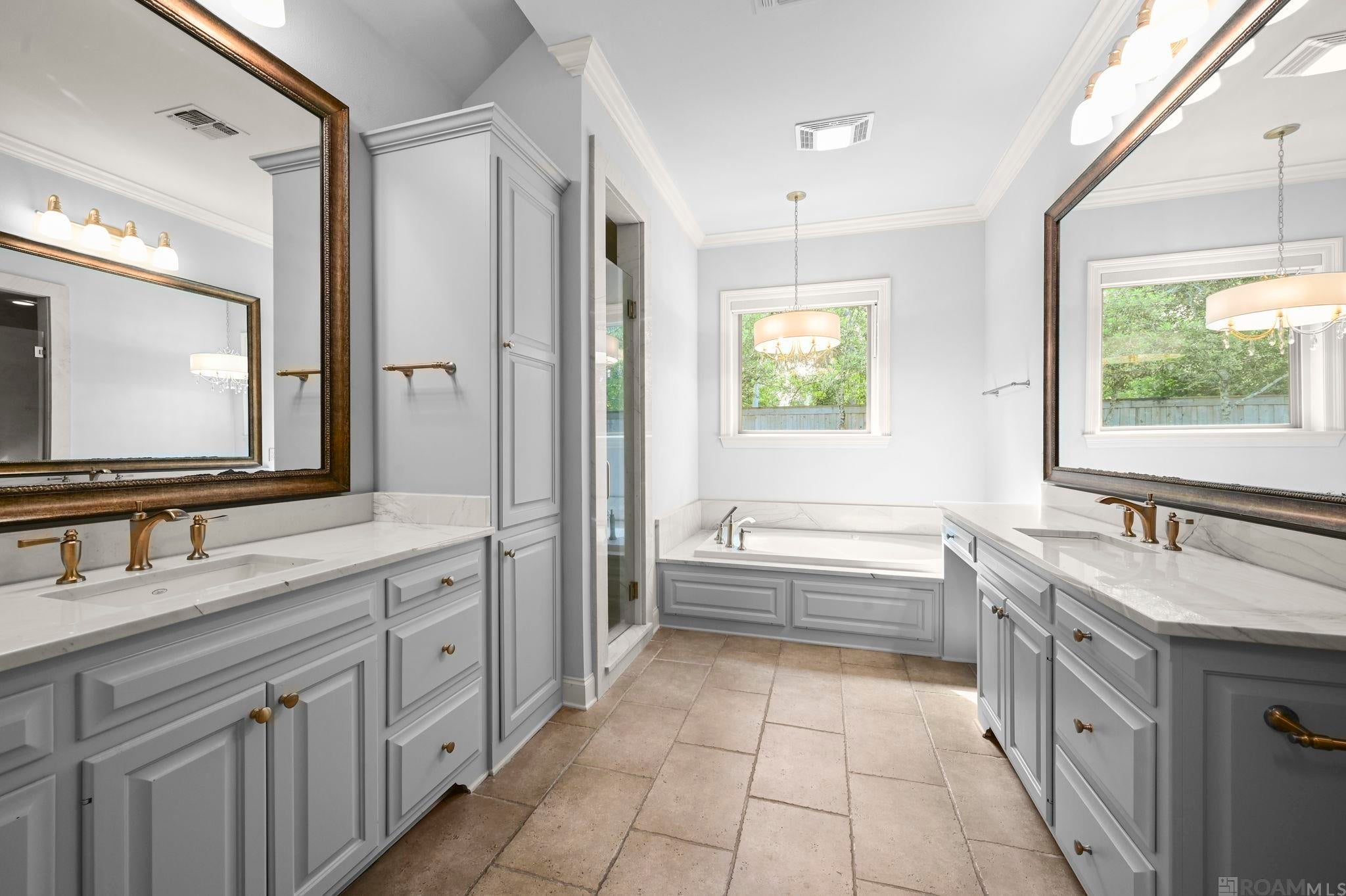 Baton Rouge, Louisiana, 70808, United States, 4 Bedrooms Bedrooms, ,5 BathroomsBathrooms,Residential,Active,2038944