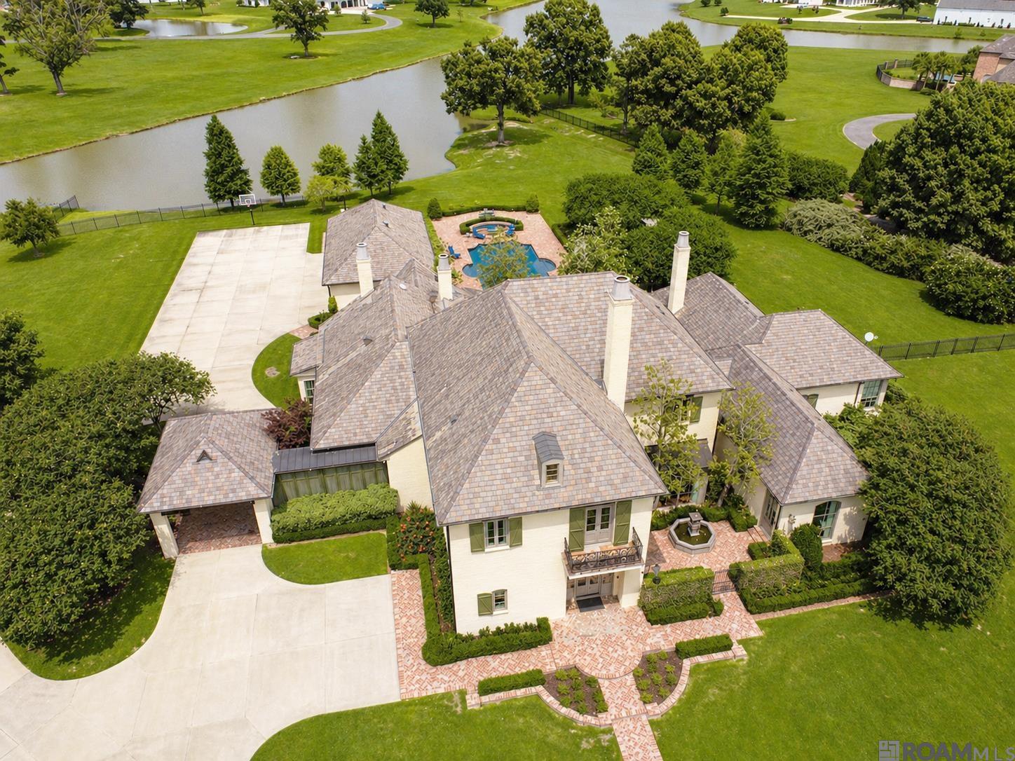 22111 Rabbit Run Dr