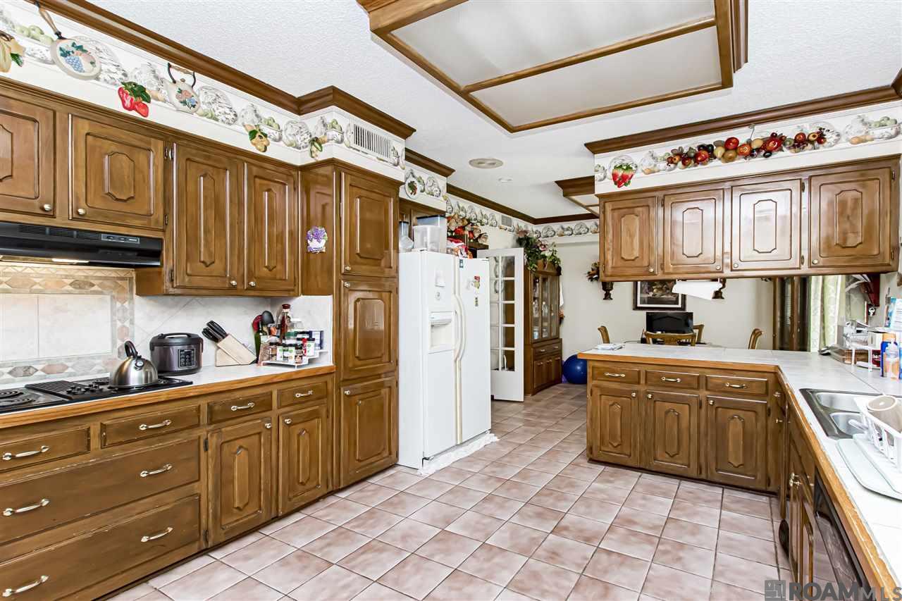 12111 N Lake Sherwood Ave, Baton Rouge, Louisiana image 9