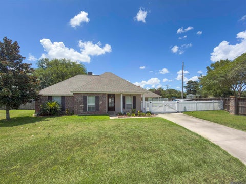 Homes For Sale - 18116 Lake Indigo Dr<br/> Baton Rouge, LA 70817