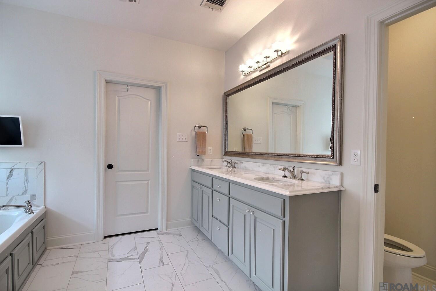 8099 Glacier Bay Dr, Denham Springs, Louisiana image 18