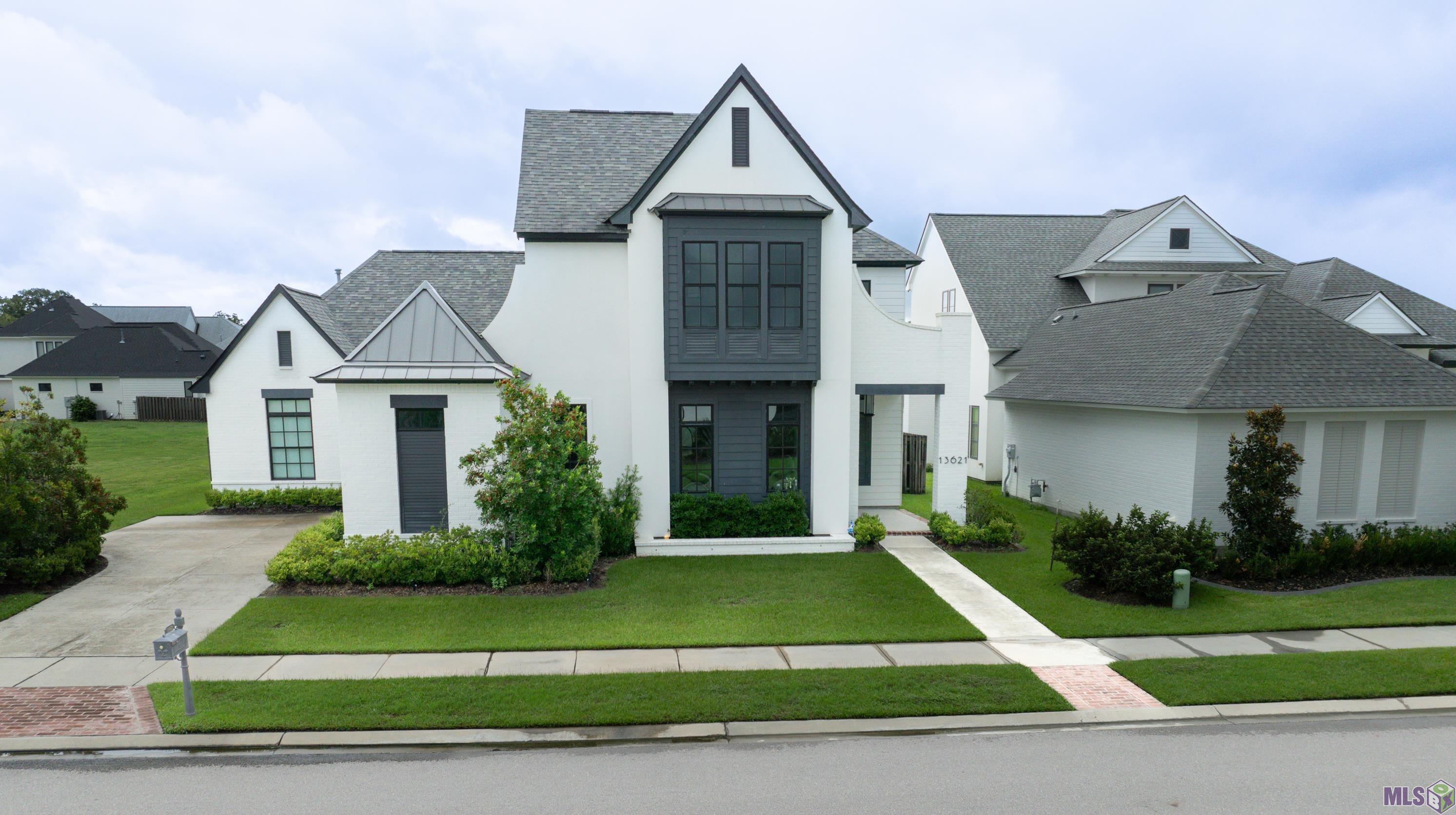 13621 Brook Point Dr, Baton Rouge, Louisiana image 2