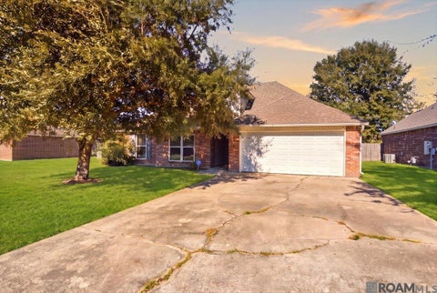 Homes For Sale - 35941 Wilmington Ave<br/> Denham Springs, LA 70706