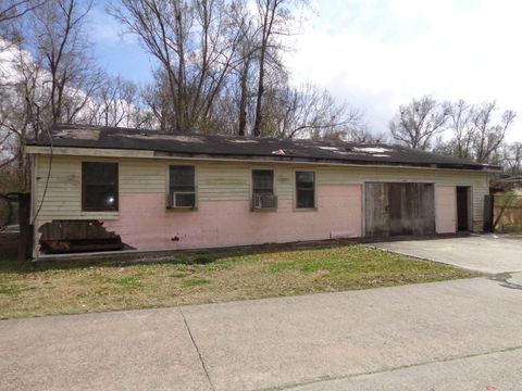 Homes For Sale - 284 Carlos Street<br/> Houma, LA 70364