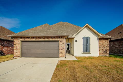 Homes For Sale - 437 Christopher Dr<br/> Houma, LA 70364