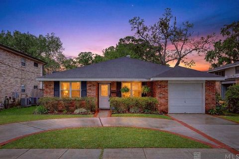 Homes For Sale - 8910 Melrose Ln<br/> Jefferson County, River Ridge, LA 70123