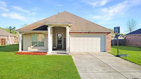 Homes For Sale - 10459 Oakmount Dr<br/> Denham Springs, LA 70706