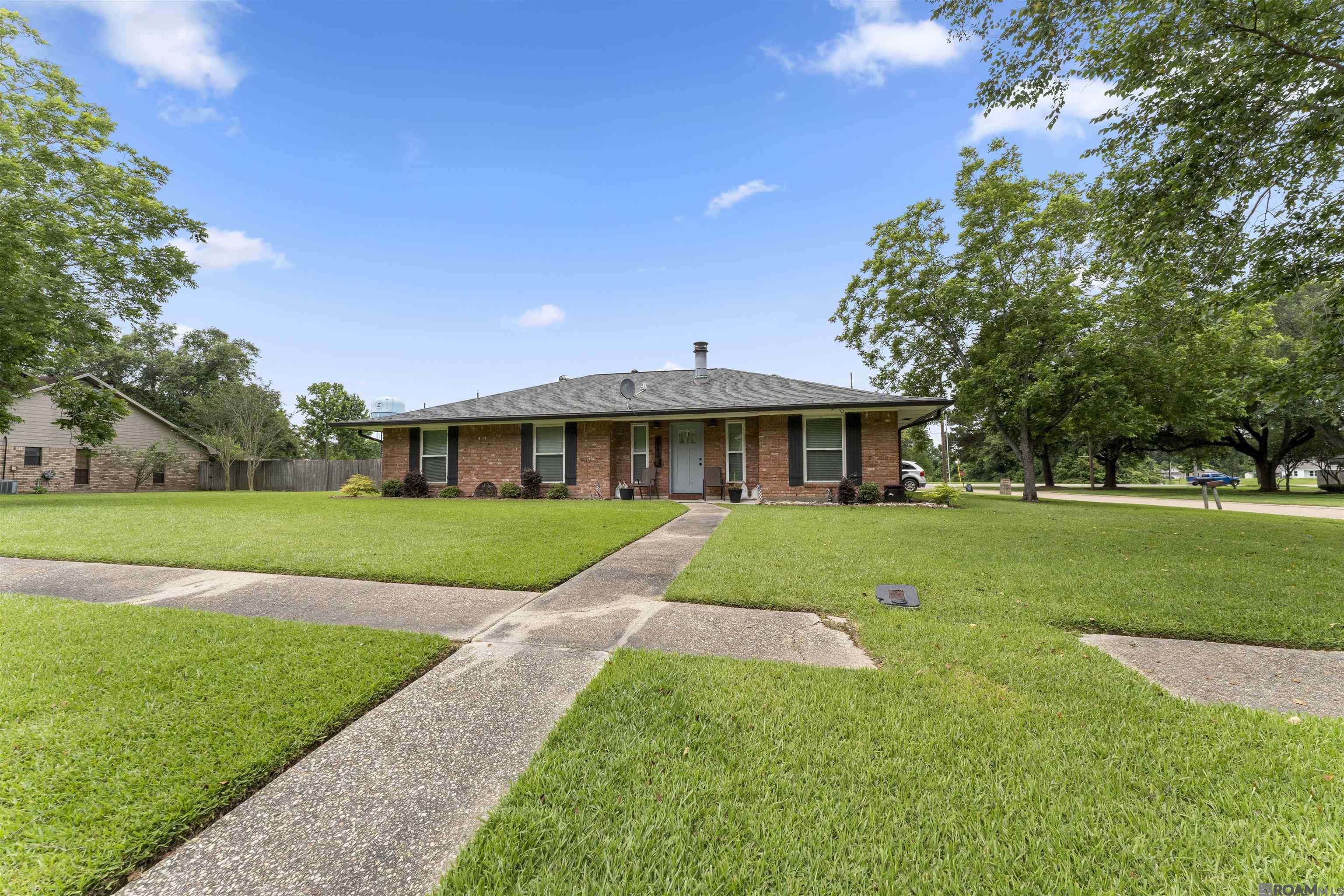 5943 Tee Dr, Zachary, Louisiana image 1