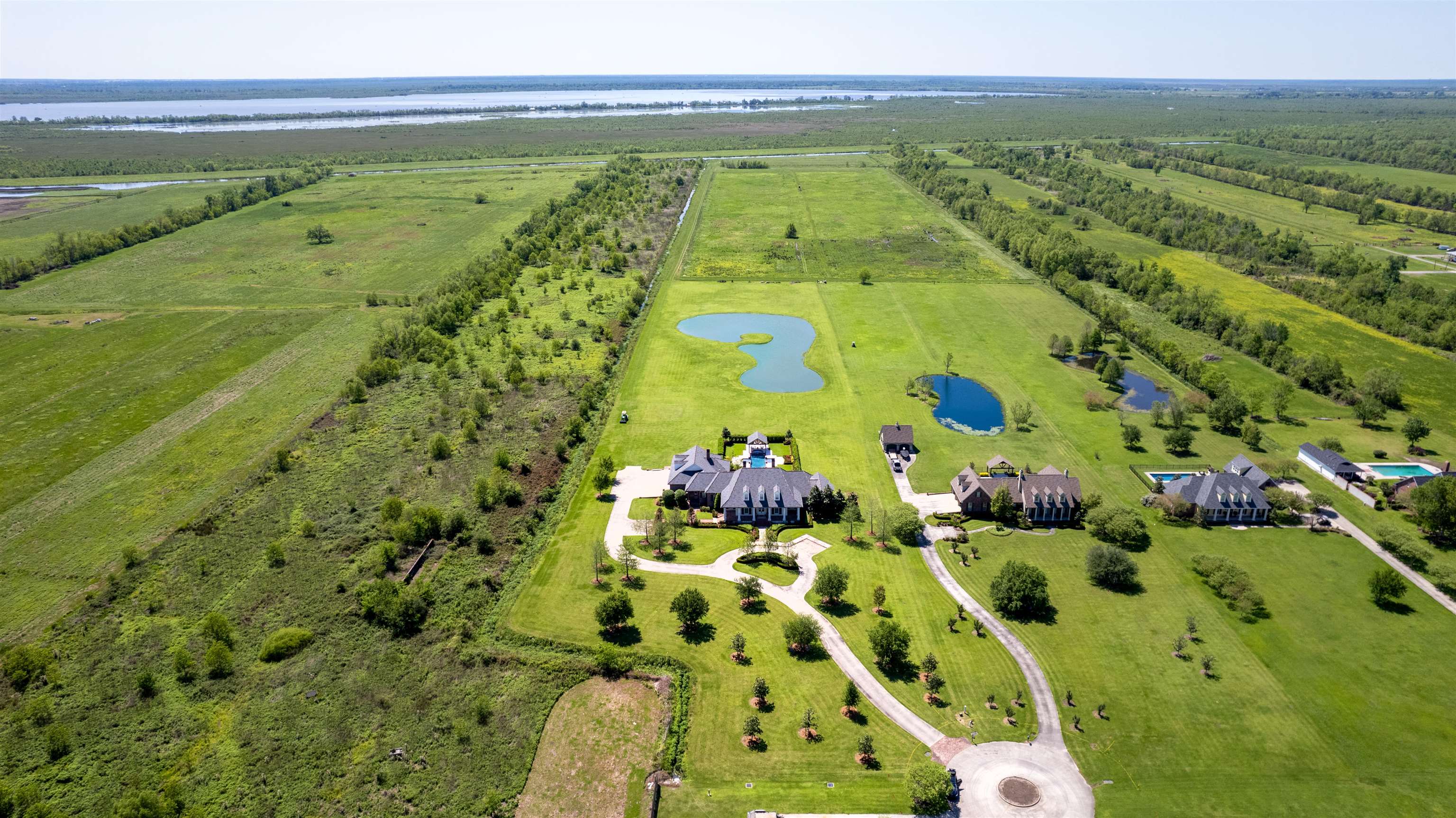 243 Rue De Levert, Raceland, Louisiana image 2