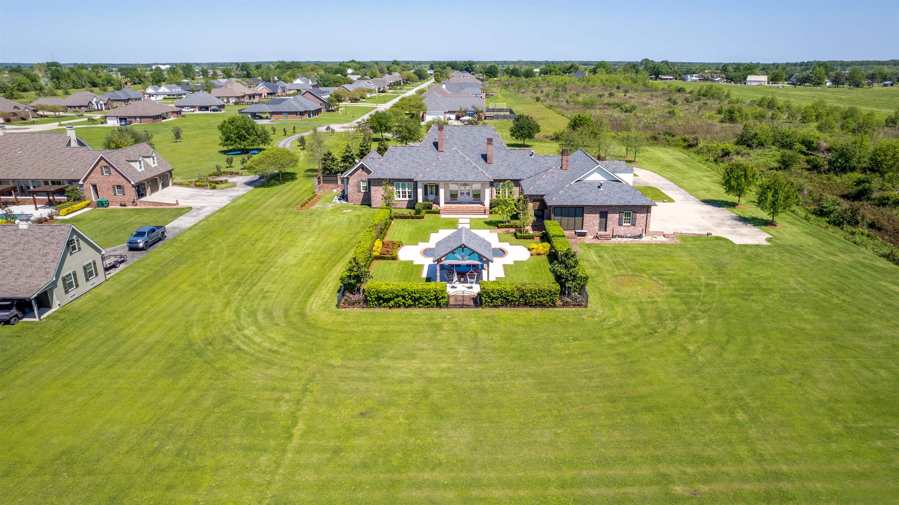 243 Rue De Levert, Raceland, Louisiana image 3
