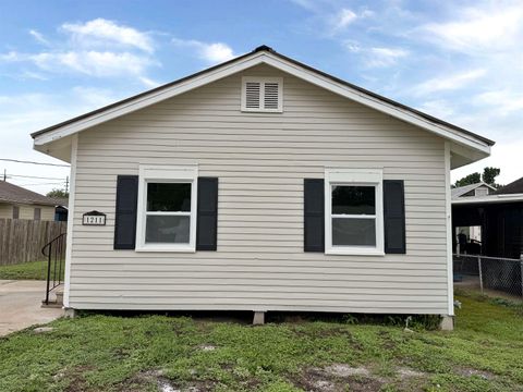 Homes For Sale - 1211 Church St<br/> Houma, LA 70360