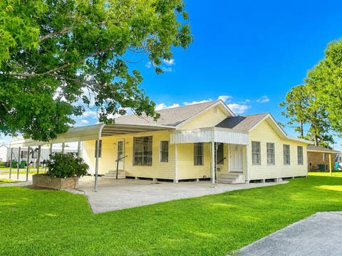 Homes For Sale - 100 Hidden Acres St<br/> Houma, LA 70364