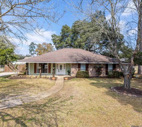 Homes For Sale - 18025 Burnham Way<br/> Greenwell Springs, LA 70739