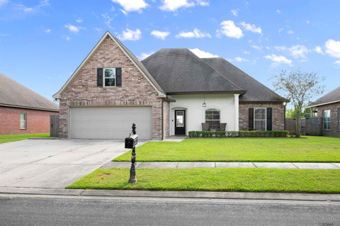 Homes For Sale - 42351 Yellowstone Ave<br/> Prairieville, LA 70769
