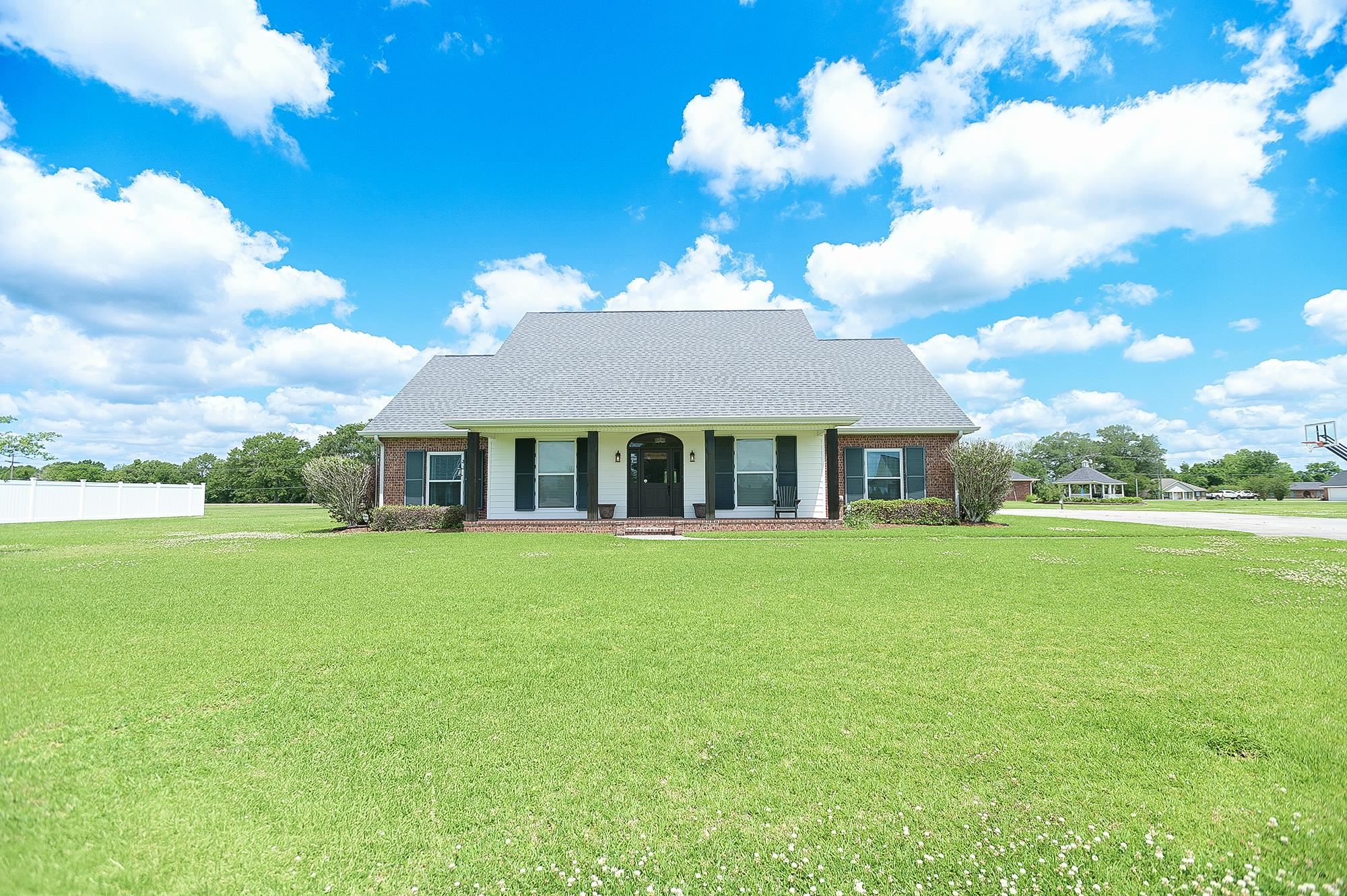 2402 Southdown Drive, Thibodaux, Louisiana image 2