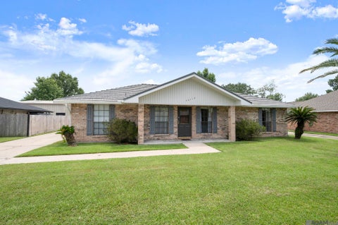 Homes For Sale - 40119 La Rochelle Rd<br/> Ascension County, Prairieville, LA 70769