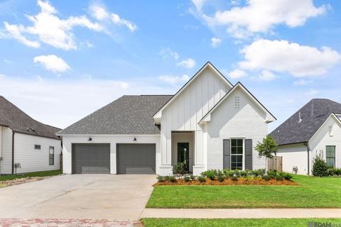 Homes For Sale - 4439 Camargue Avenue<br/> Baton Rouge, LA 70820