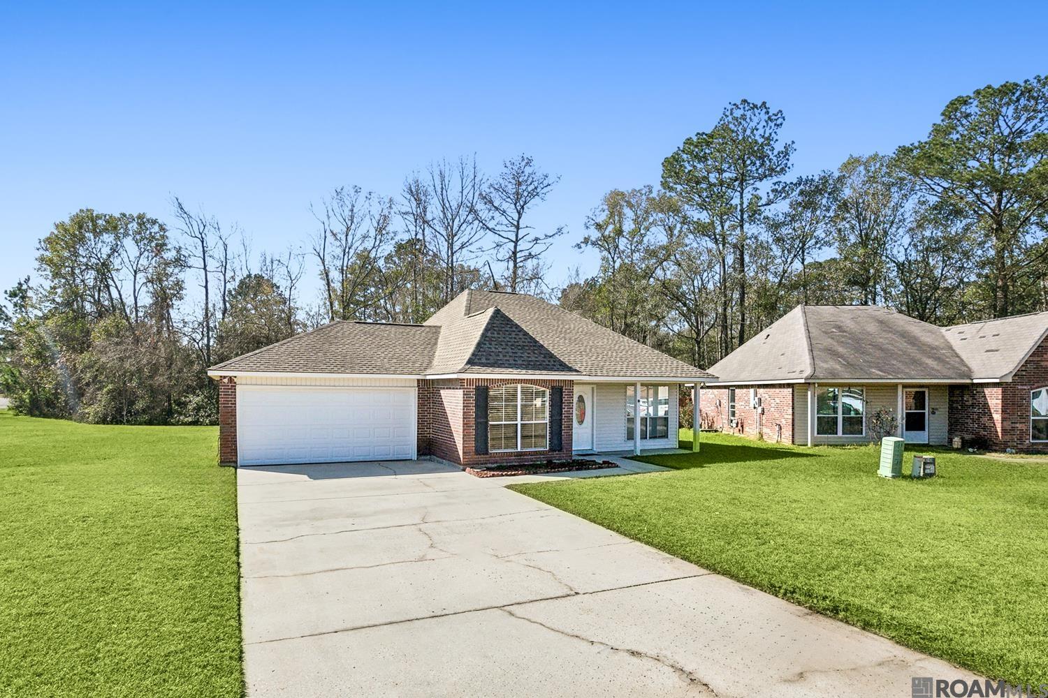 12211 Falconcrest St, Denham Springs, Louisiana image 2