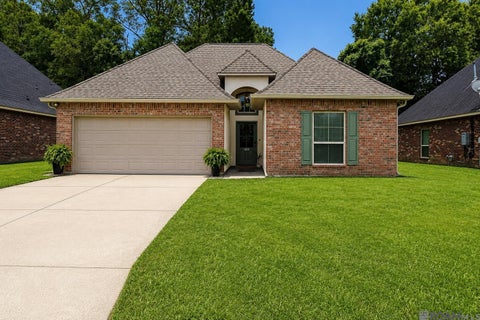Homes For Sale - 10130 Angela Dr<br/> Denham Springs, LA 70706