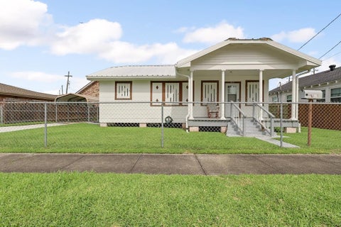 Homes For Sale - 913 Liberty St<br/> Houma, LA 70360