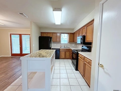 Townhouse For Rent - 3411 San Felipe Dr<br/> Baton Rouge, LA 70809