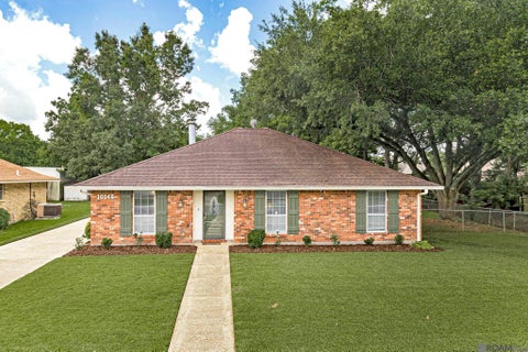 Homes For Sale - 10146 Azrok Ave<br/> Baton Rouge, LA 70809