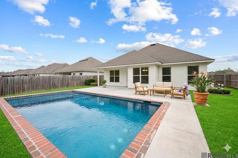 Homes For Sale - 18275 Terraceside Dr<br/> Ascension County, Prairieville, LA 70769