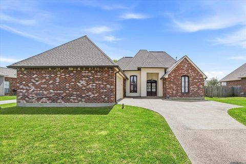 Homes For Sale - 2060 Cypress Cove Ave<br/> Zachary, LA 70791