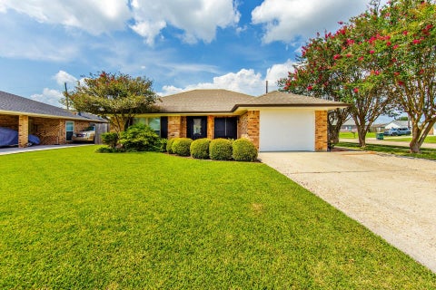 Homes For Sale - 1500 Coral Dr<br/> Houma, LA 70360